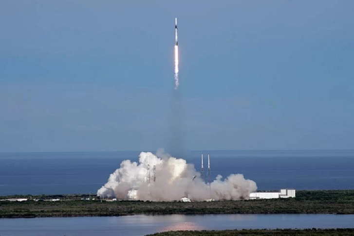 В США стартовала ракета-носитель Falcon 9 с 60 спутниками Starlink
