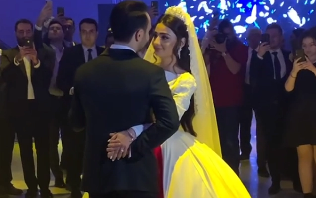 Азербайджанский певец играет свадьбу – ВИДЕО