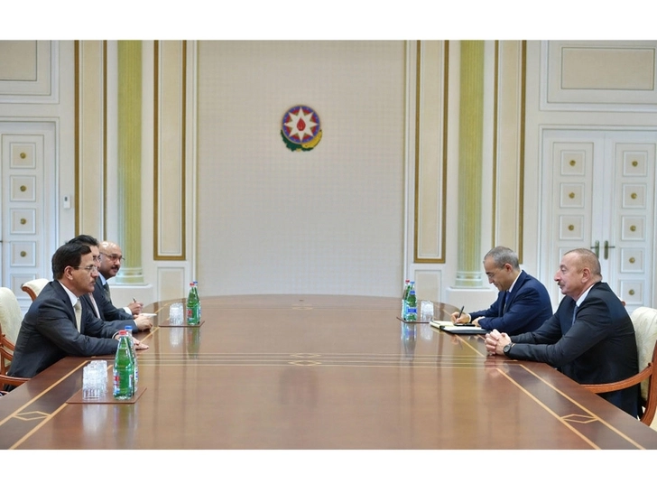 Ильхам Алиев принял делегацию во главе с министром экономики ОАЭ – ФОТО/ОБНОВЛЕНО