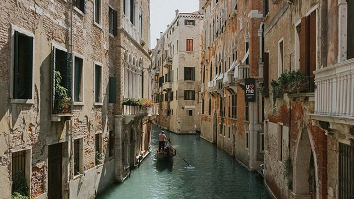 Венеция практически полностью скрылась под водой - ВИДЕО