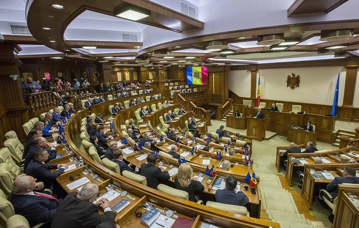 Парламент Молдовы утвердил программу и состав правительства Иона Кику