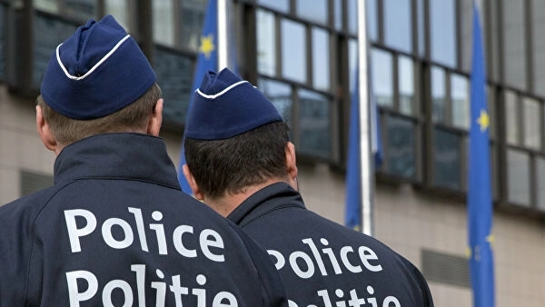 В Брюсселе ввели штраф в 200 евро за брошенный окурок