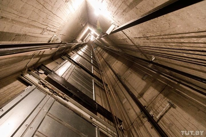 В Баку лифт с пассажирами рухнул с 7 этажа - ВИДЕО