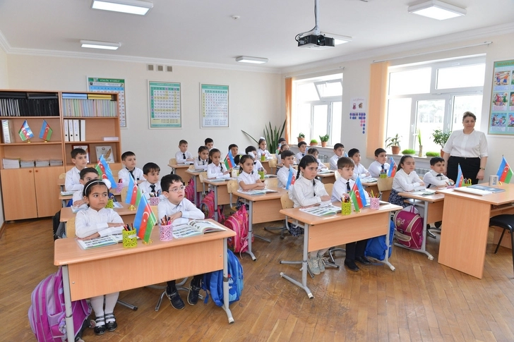 Осенние школьные каникулы в Азербайджане подходят к концу