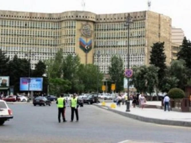 В Баку недалеко от станции метро найдено тело мужчины