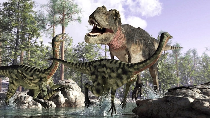 Динозавр напал на прохожих в Лондоне - ВИДЕО