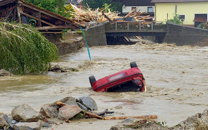 Два человека пропали без вести в результате ливней и наводнений на юге Франции