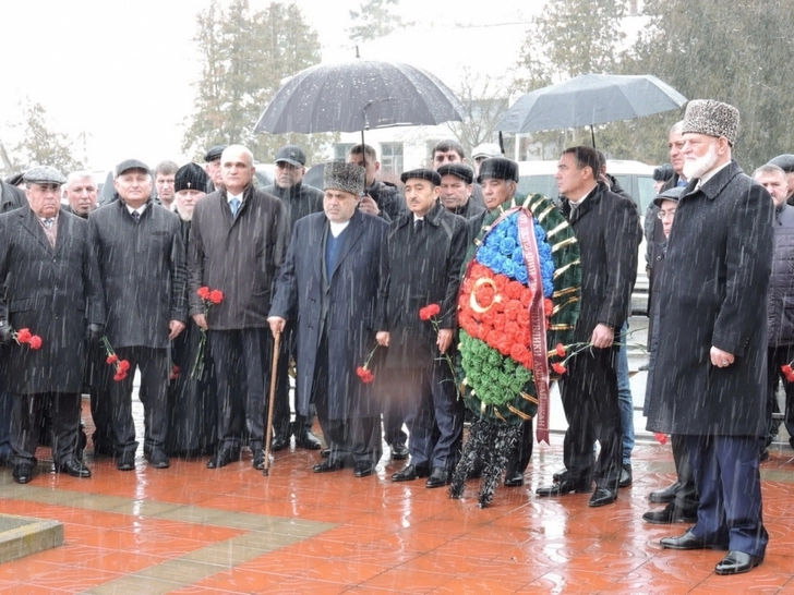 В Осетии состоялась церемония почтения памяти азербайджанцев, павших в Великой Отечественной войне - ФОТО