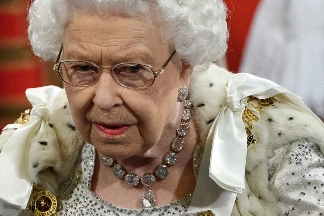 Елизавета II отменила вечеринку к 60-летию сына из-за секс-скандала