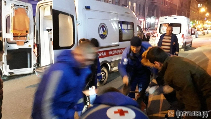 В Питере автомобиль впечатал пешехода в стену: разыскивается азербайджанец