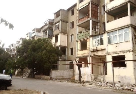 Госкомитет ответил на вопрос о сносе пятиэтажек в Баку