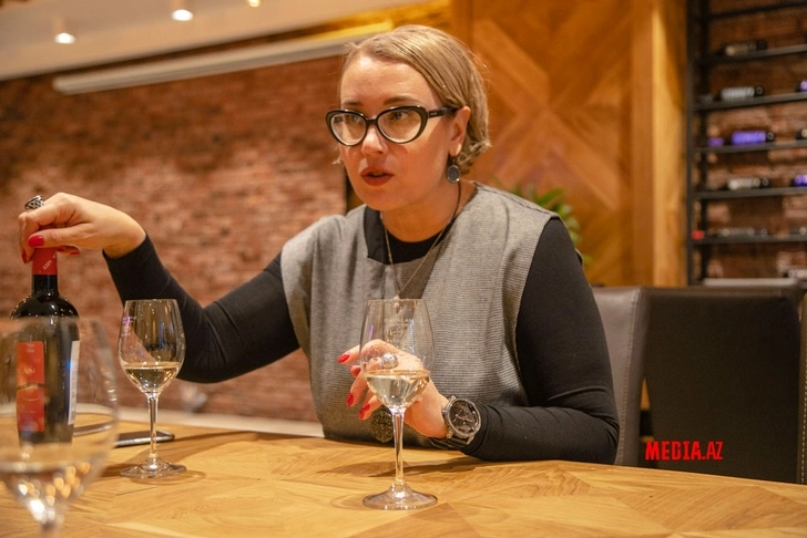 Как правильно выбрать вино? Интервью с единственной в нашей стране женщиной-сомелье Айгюн Атаевой