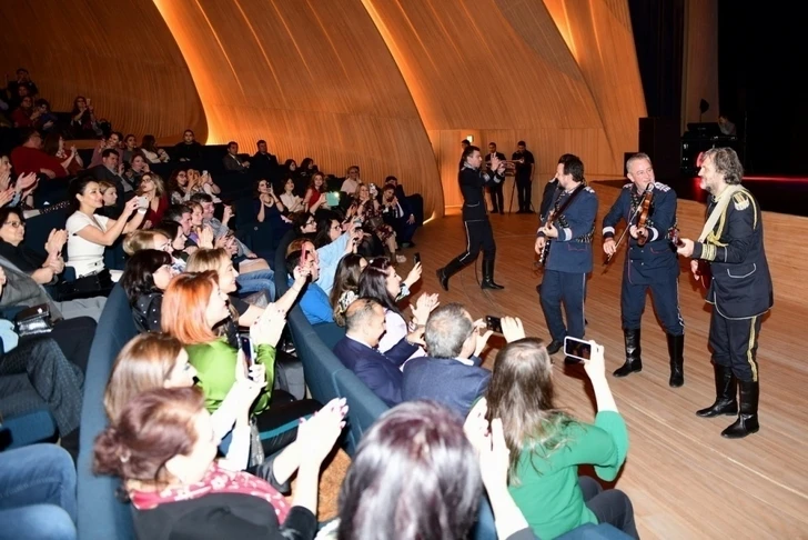 В Центре Гейдара Алиева состоялся концерт Эмира Кустурицы и его группы The No Smoking Orchestra - ФОТО