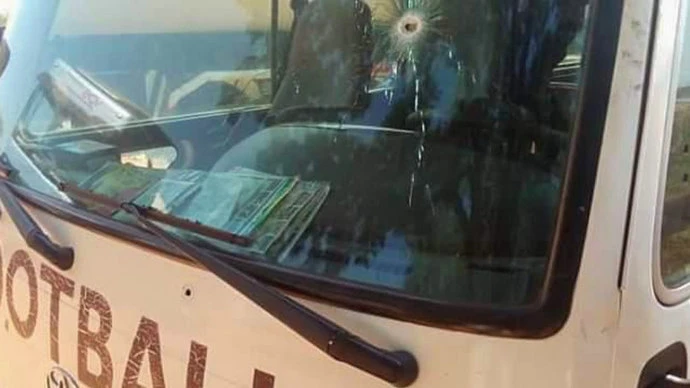 Автобус с футболистами попал под обстрел