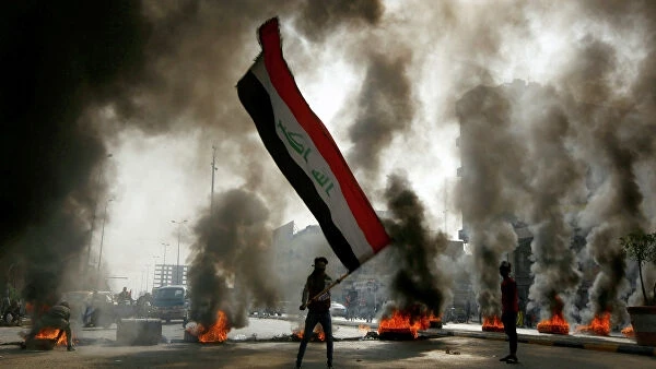 В Ираке протестующие вновь подожгли здание иранского консульства