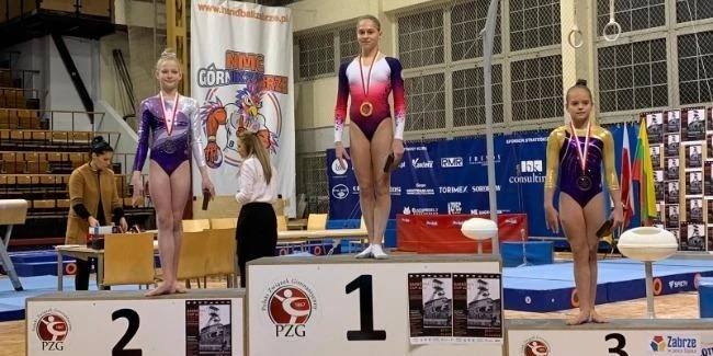 Азербайджанские гимнастки вернулись с медалями из Польши - ФОТО