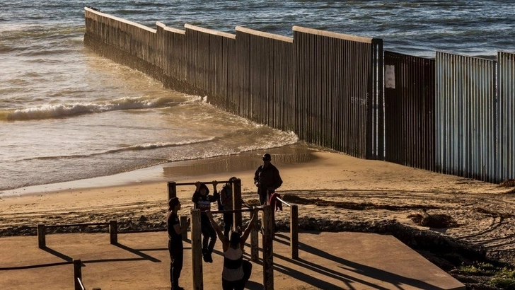 США к концу 2020 года построят новый участок ограждения на границе с Мексикой