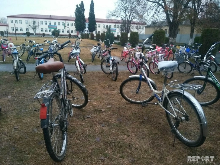 В Балакене ученики посещают школу на велосипеде - ФОТО