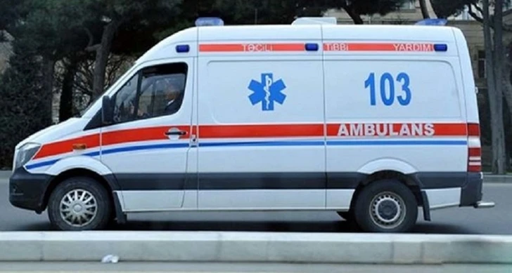 В Баку оштрафовали машину скорой помощи - ФОТО