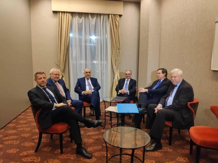 Началась встреча между главами МИД Азербайджана и Армении