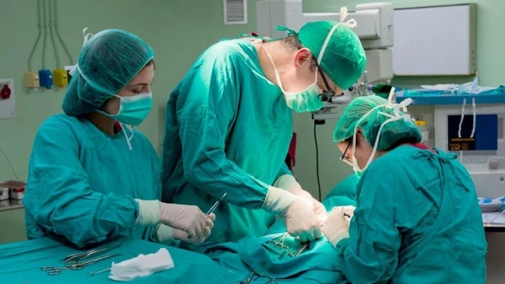 Уникальная операция: хирурги в Азербайджане пересадили печень ребенку – ВИДЕО