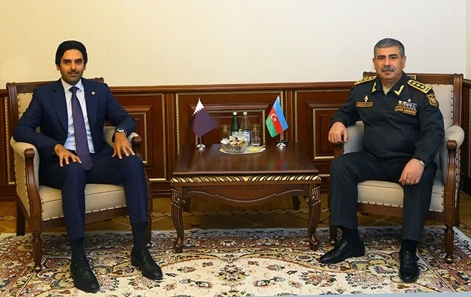Министр обороны Азербайджана встретился с новоназначенным послом Катара