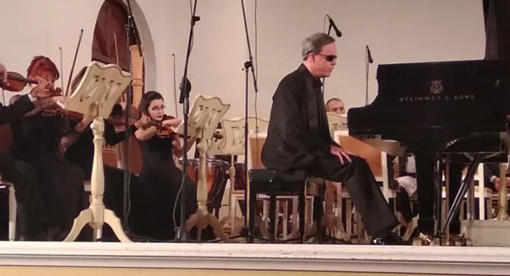 Гениальный слепой пианист из Венгрии отказался от гонорара бакинского концерта