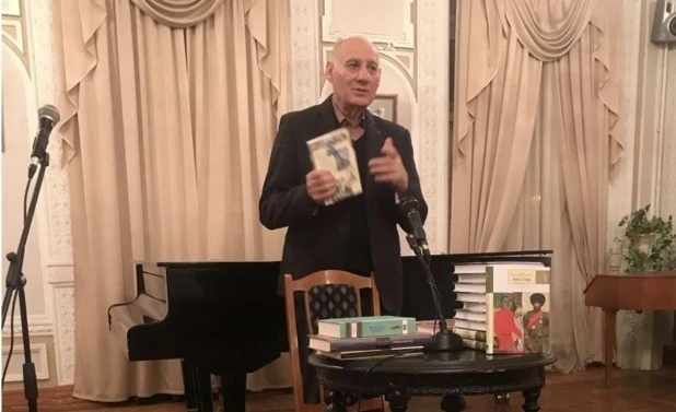 В Киеве презентовали новую книгу известного писателя азербайджанского происхождения - ФОТО