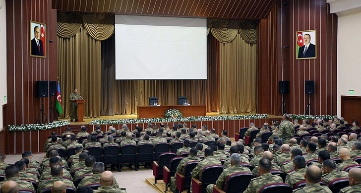 В Азербайджане проводятся сборы командного состава армии