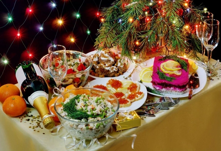 Сколько денег азербайджанская семья из четырех человек потратит на праздничный новогодний стол?