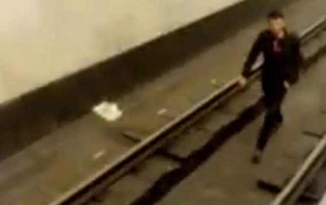 Мужчина бросился на рельсы в бакинском метро – ВИДЕО