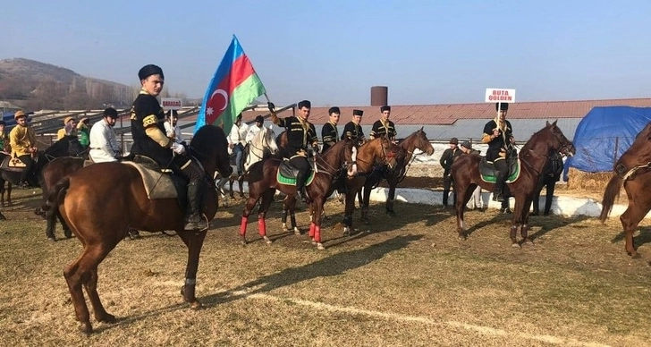 В Шеки стартовали соревнования по конной игре човган за Кубок президента - ФОТО
