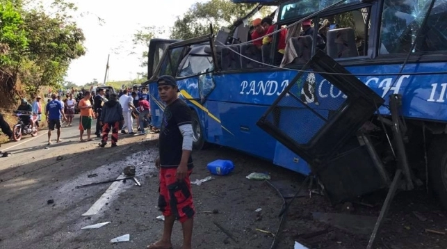 На Филиппинах пять человек погибли и 33 пострадали в ДТП с автобусом
