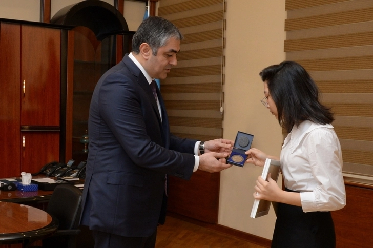 Сочинение азербайджанской ученицы удостоено бронзовой медали Всемирного почтового союза – ФОТО