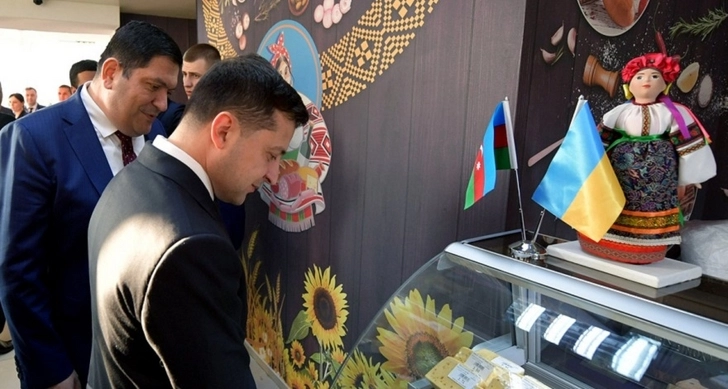 Президент Украины зашел в бакинский магазин - ФОТО