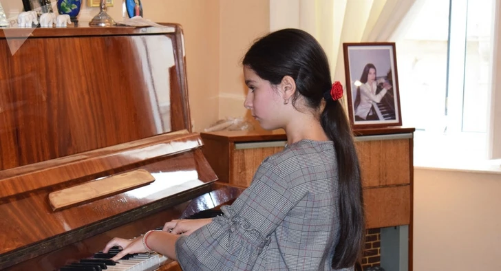 Юная пианистка прославляет азербайджанскую музыку в США - ФОТО