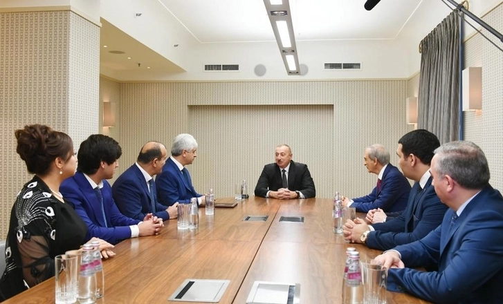 Ильхам Алиев встретился в Санкт-Петербурге с руководителями организаций диаспоры Азербайджана