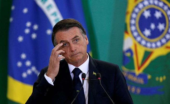 Президент Бразилии заявил репортеру, что у того «гомосексуальное лицо»