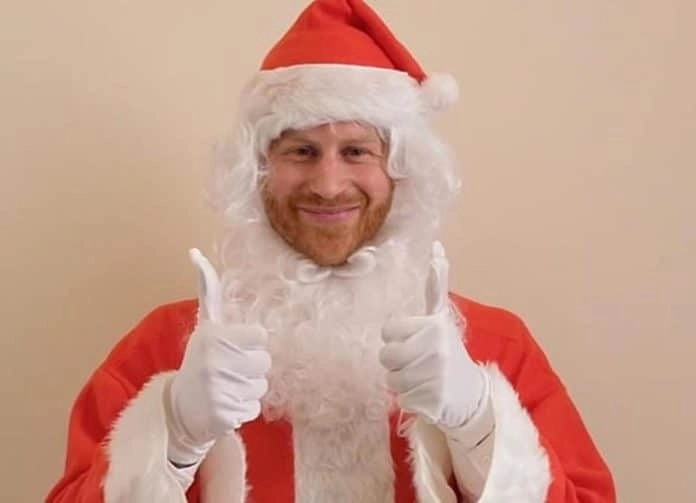 Принц Гарри в образе Санта-Клауса поздравил детей-сирот с Рождеством – ВИДЕО