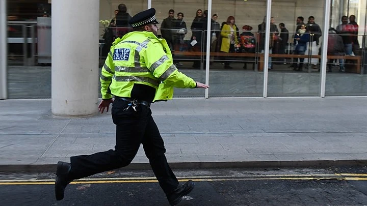 Два человека погибли в результате нападения с ножом на юге Британии