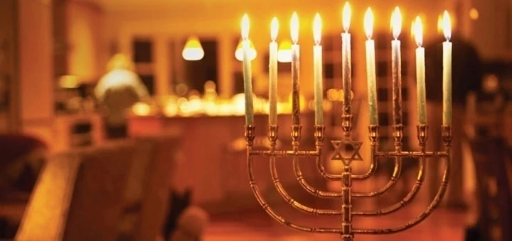 Израиль зажигает огни в честь праздника света Хануки - ФОТО