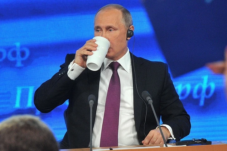 Путин рассказал, что пьет из знаменитой термокружки