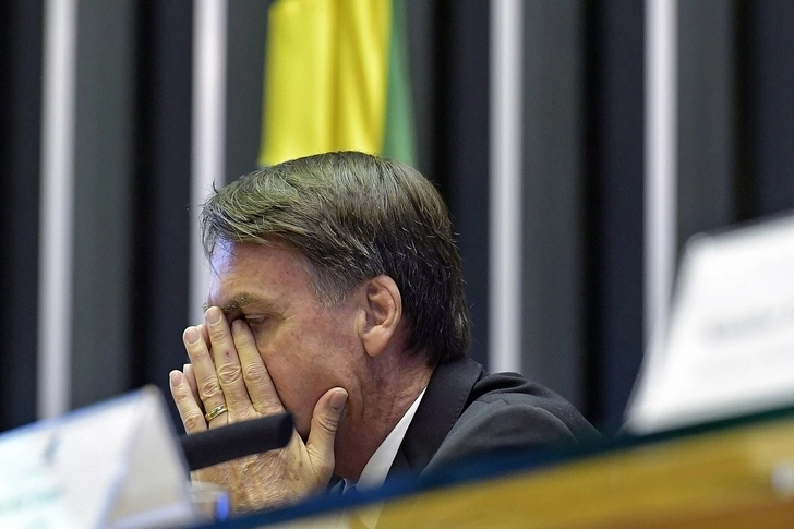 Президента Бразилии госпитализировали после падения