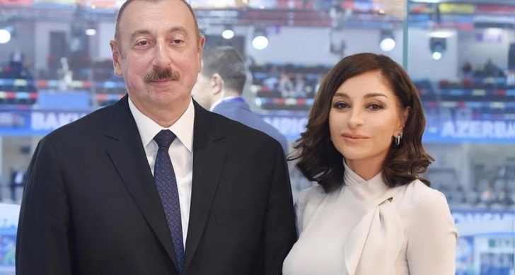 Ильхам Алиев и Мехрибан Алиева приняли участие в открытии улицы центрального бульвара в «Баку Белый город»