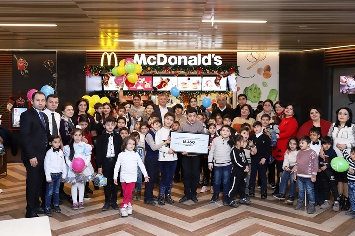 McDonald’s Азербайджан при поддержке посетителей провел благотворительную акцию «Счастливые моменты вместе»