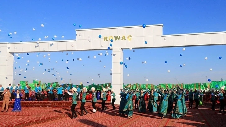 В Туркменистане новое село назвали именем коня президента