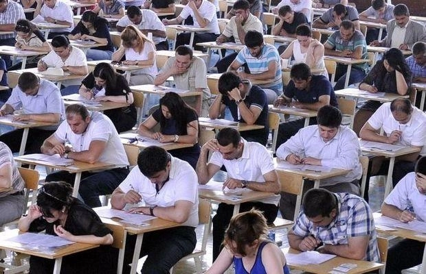 В Азербайджане более 800 человек успешно прошли экзамен на госслужбу