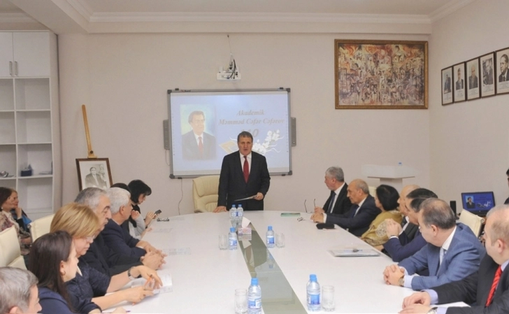 В Академии наук прошла научная сессия, посвященная 110-летию со дня рождения академика Мамеда Джафарова