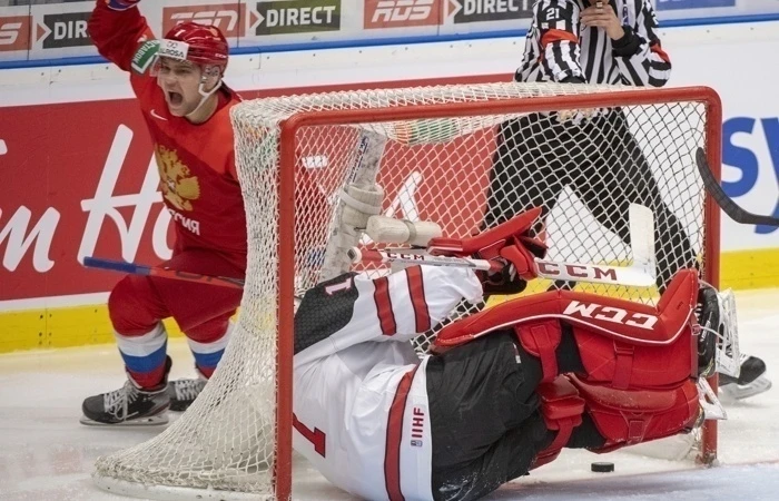 Российские хоккеисты отказались пожать руку капитану канадской сборной после победы в матче - ВИДЕО