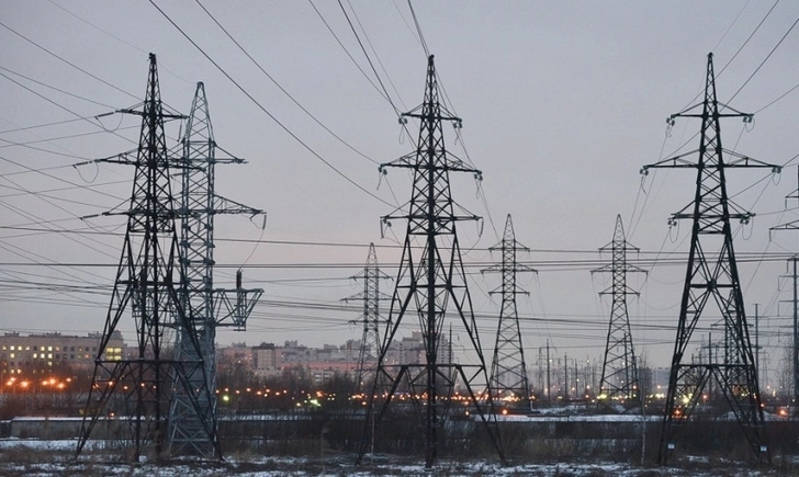 Более 55 тысяч потребителей на востоке Канады остались без света из-за непогоды